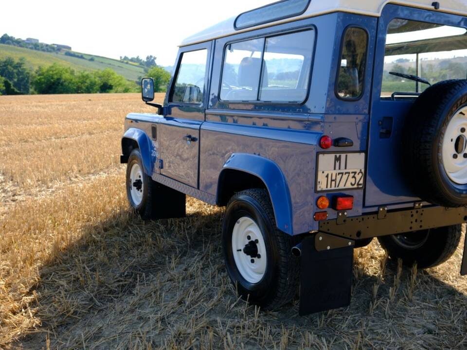 Bild 8/22 von Land Rover 90 (1988)