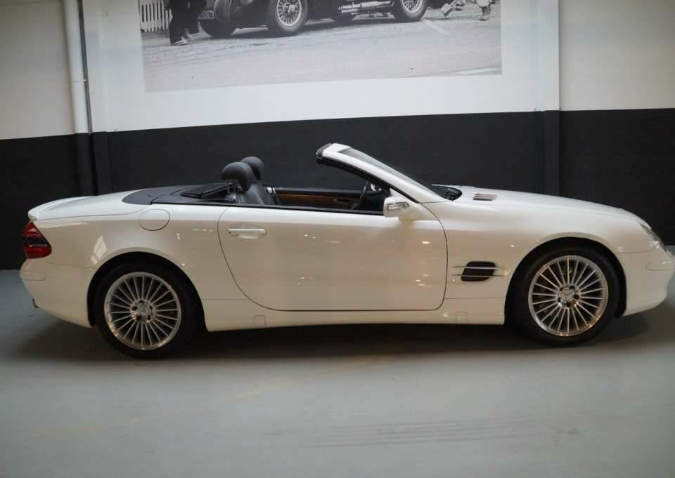 Image 2/50 of Mercedes-Benz SL 500 (2005)