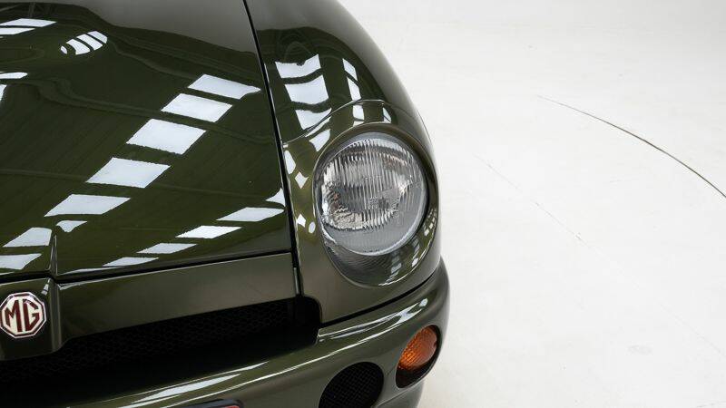 Afbeelding 11/15 van MG RV8 (1995)