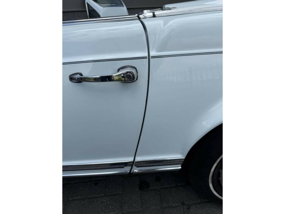 Image 21/50 of Mercedes-Benz 280 SL (1968)