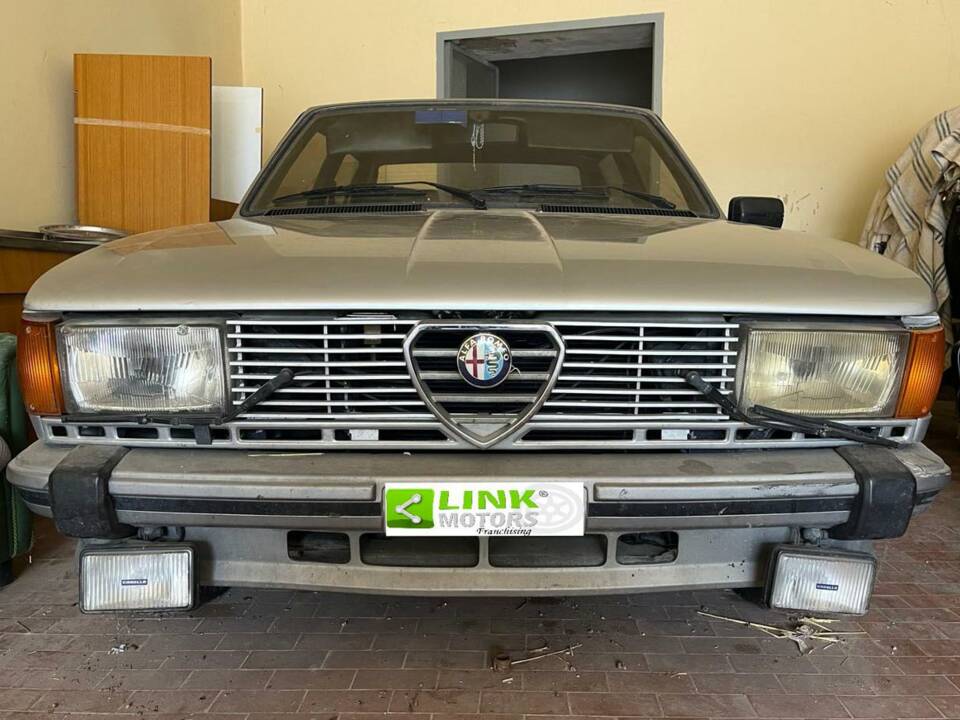 Bild 2/10 von Alfa Romeo Giulietta 2.0 (1983)