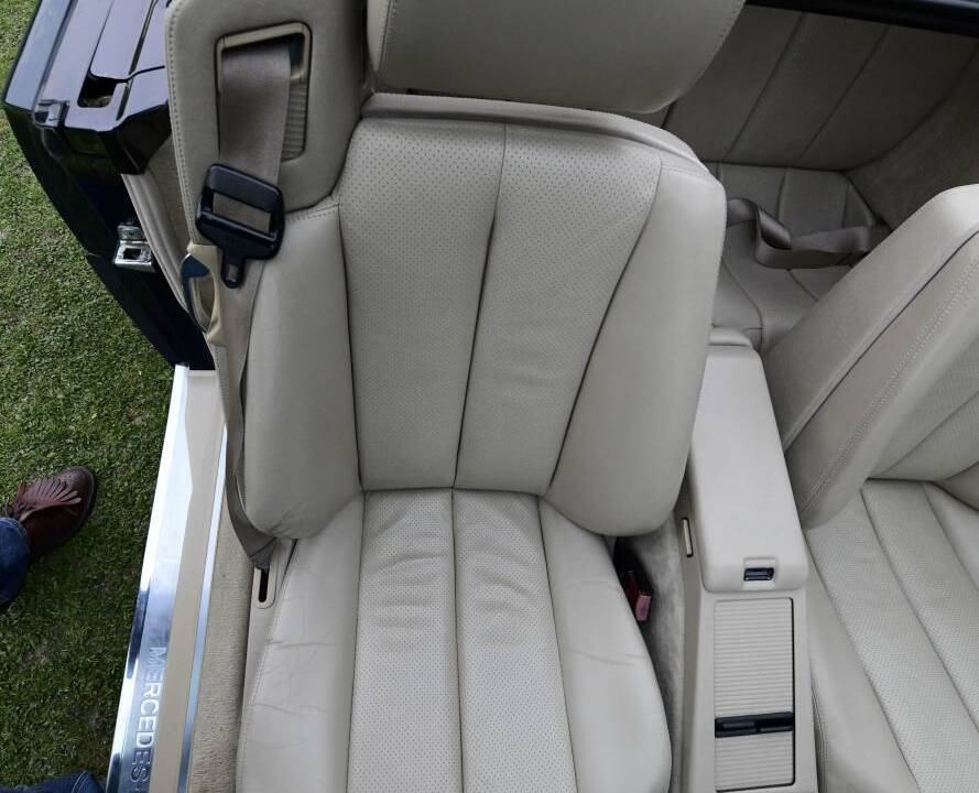 Image 47/50 of Mercedes-Benz SL 500 (1995)