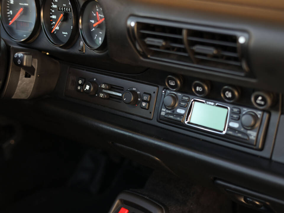 Image 25/95 of Porsche 911 Turbo (1995)