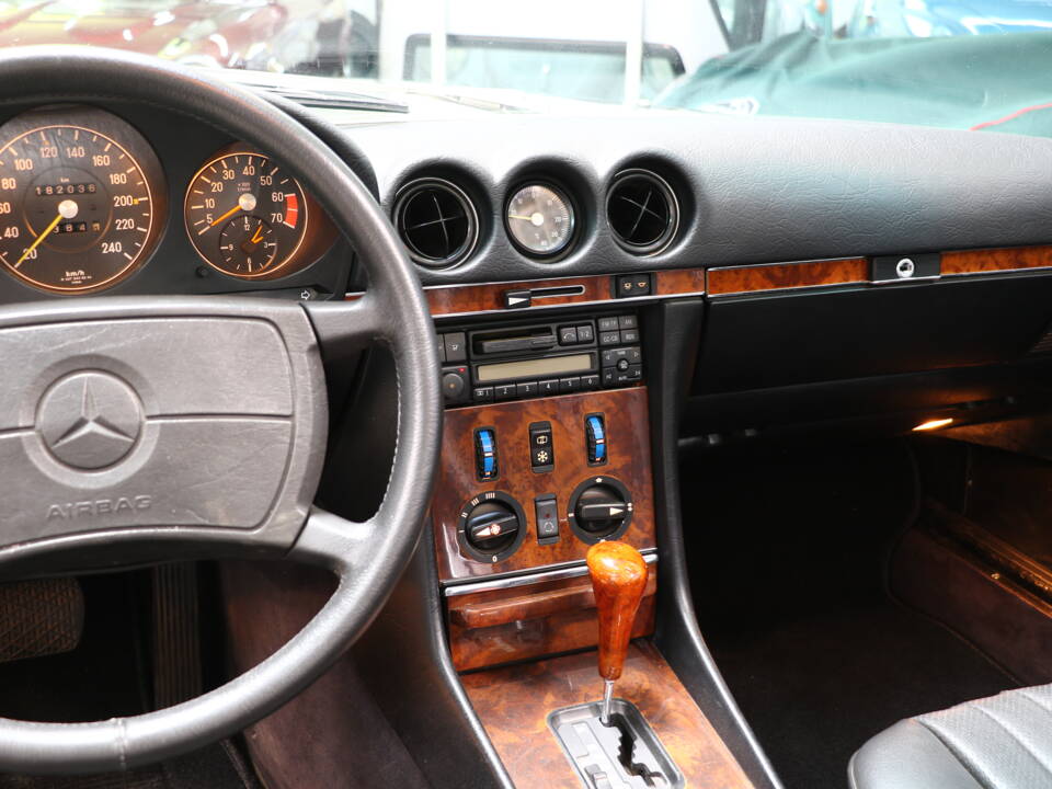 Image 29/37 of Mercedes-Benz 420 SL (1988)