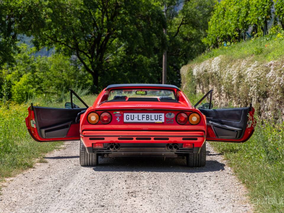 Image 16/73 of Ferrari 208 GTS Turbo (1989)
