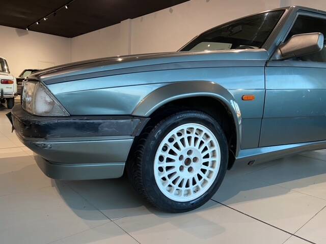 Bild 8/32 von Alfa Romeo 75 2.0 Twin Spark (1989)