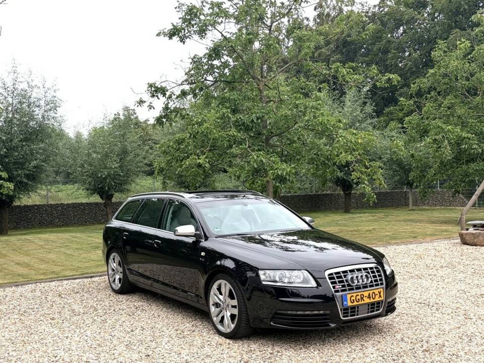 Imagen 1/4 de Audi S6 Avant 5.2 V10 quattro (2006)