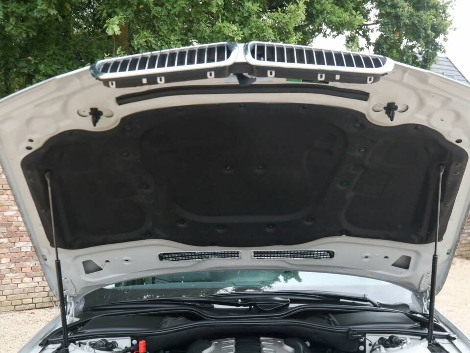 Immagine 43/50 di BMW 750i (2007)