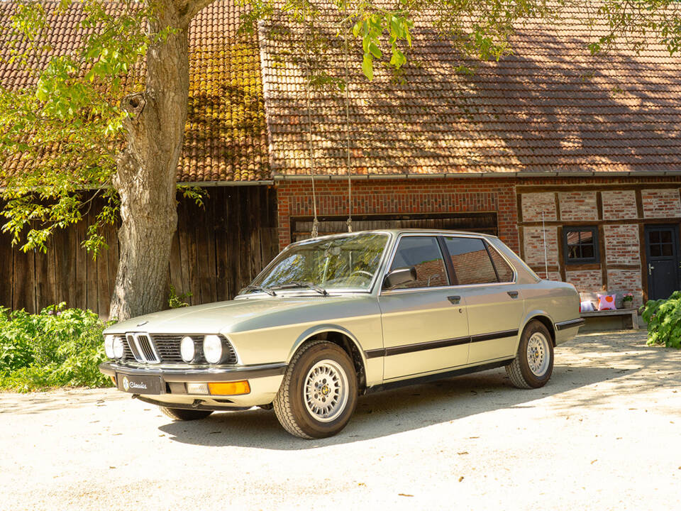 Image 6/63 of BMW 528i (1984)
