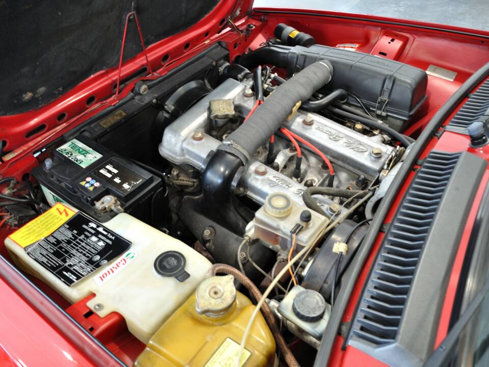 Bild 13/29 von Alfa Romeo GTV 2.0 (1984)