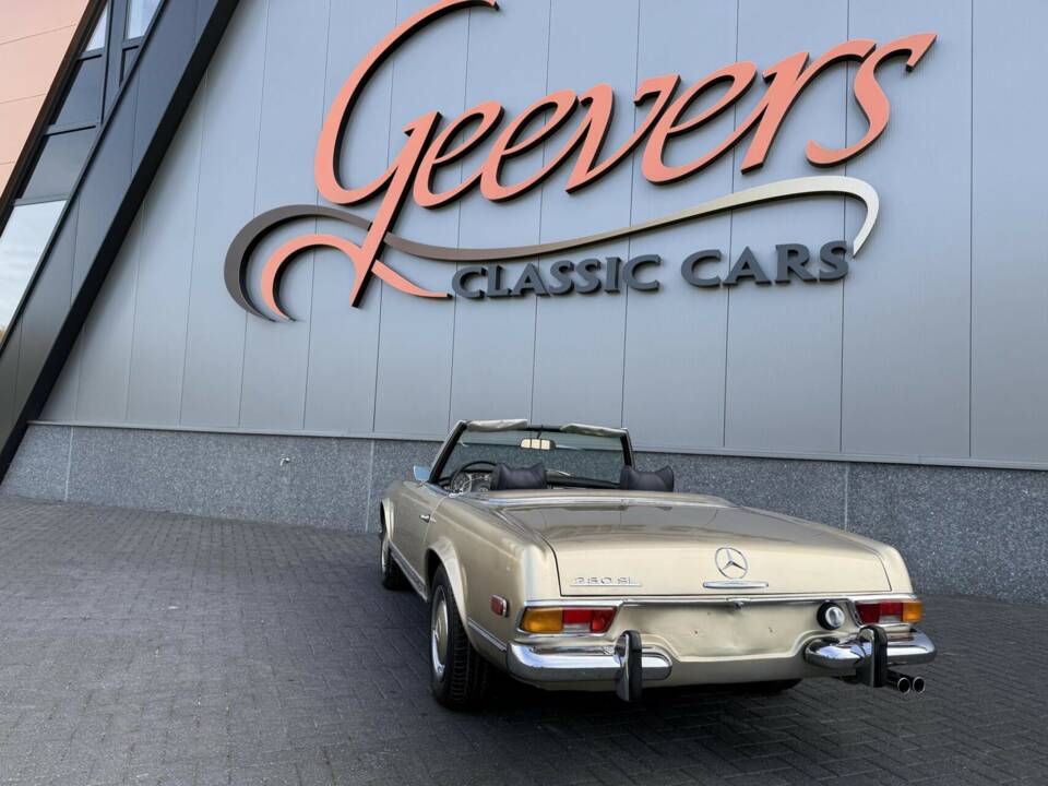 Image 13/49 de Mercedes-Benz 280 SL (1971)