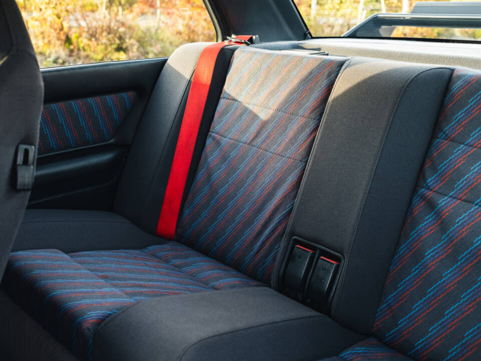 Image 32/50 of BMW M3 Sport Evo (1990)