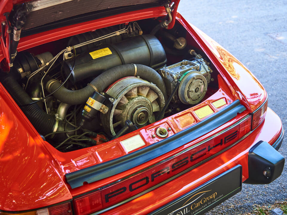 Image 23/44 of Porsche 911 SC 3.0 (1983)