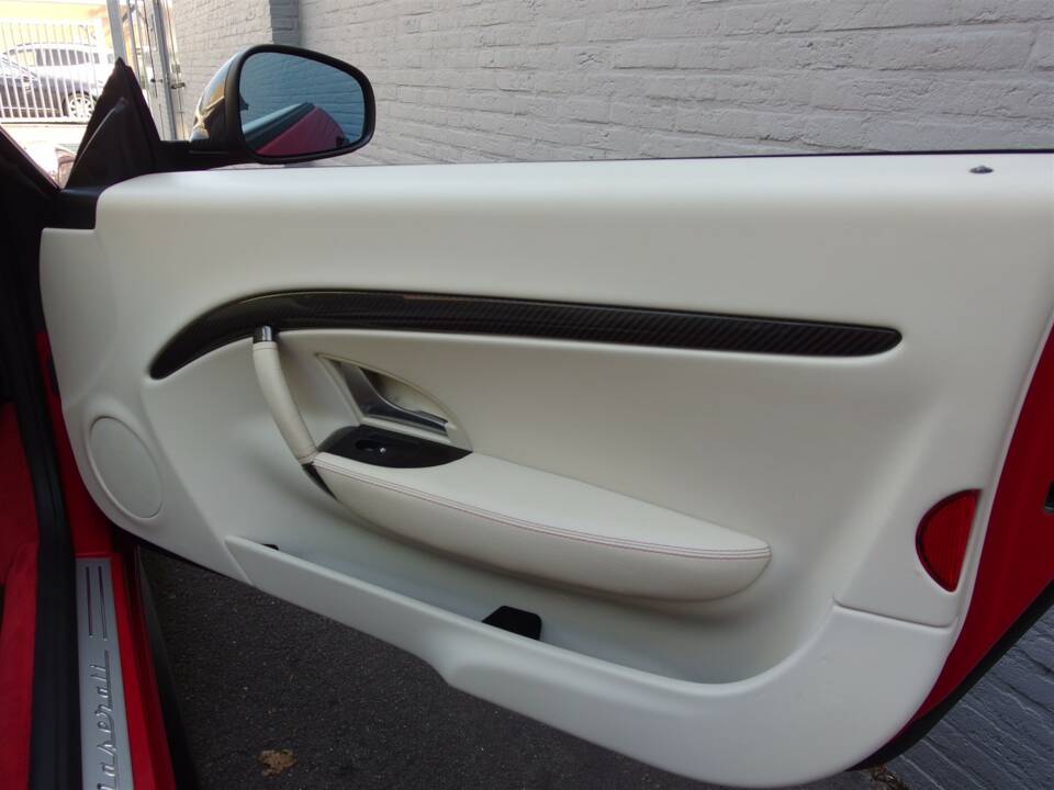 Image 71/99 of Maserati GranCabrio Sport (2015)