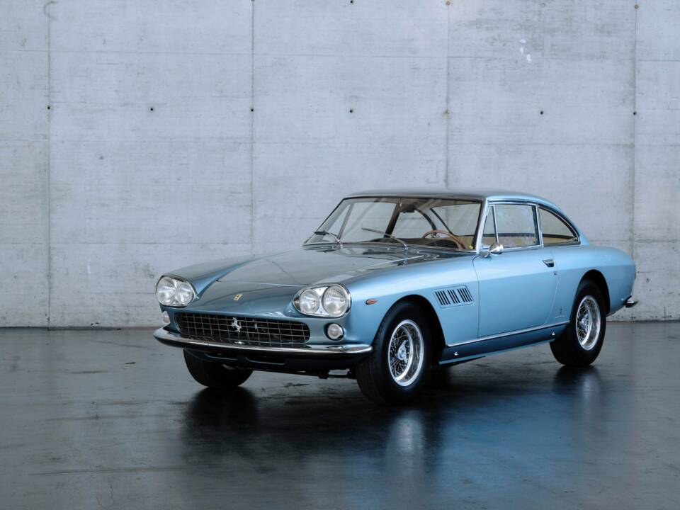 Image 2/50 of Ferrari 330 GT 2+2 (1964)