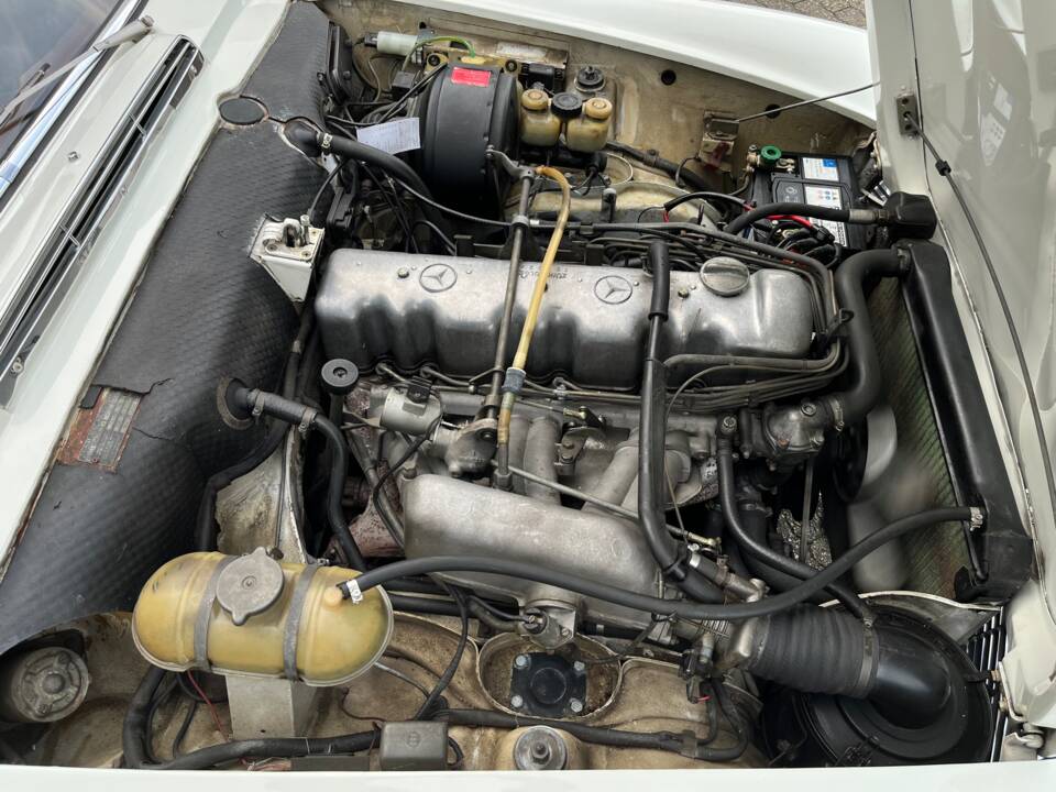 Image 68/100 of Mercedes-Benz 280 SL (1970)
