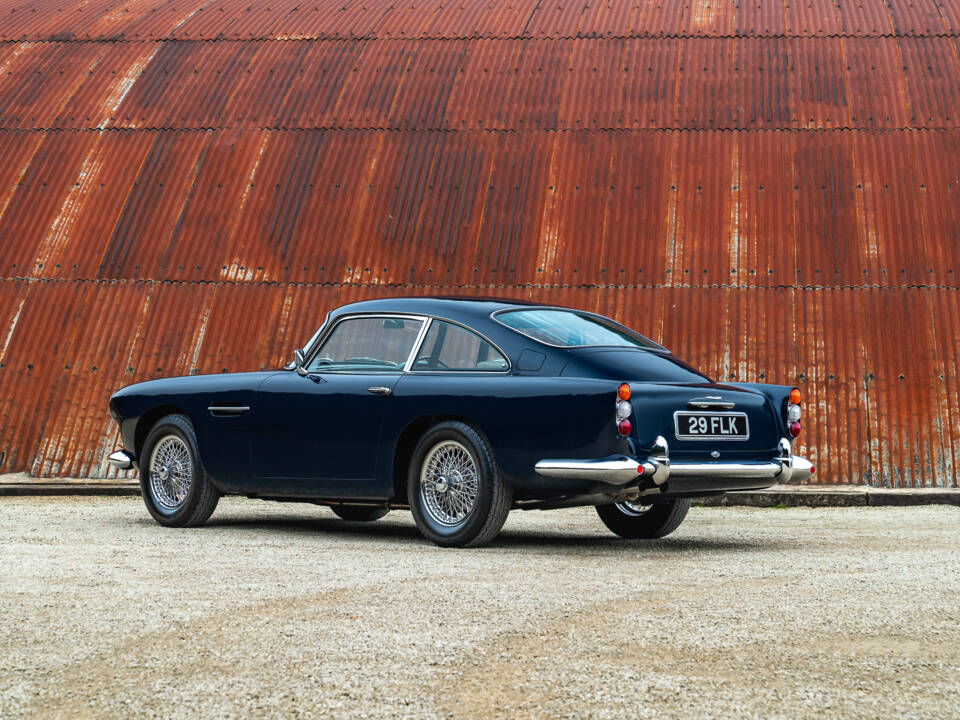 Image 10/33 de Aston Martin DB 4 (1963)