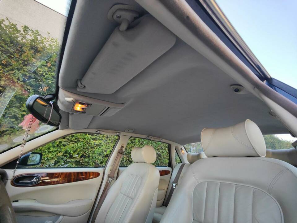 Image 21/30 de Jaguar XJ 8 4.0 Executive (1998)