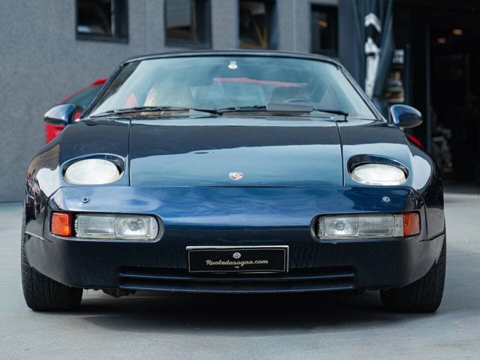 Image 3/34 of Porsche 928 (1981)