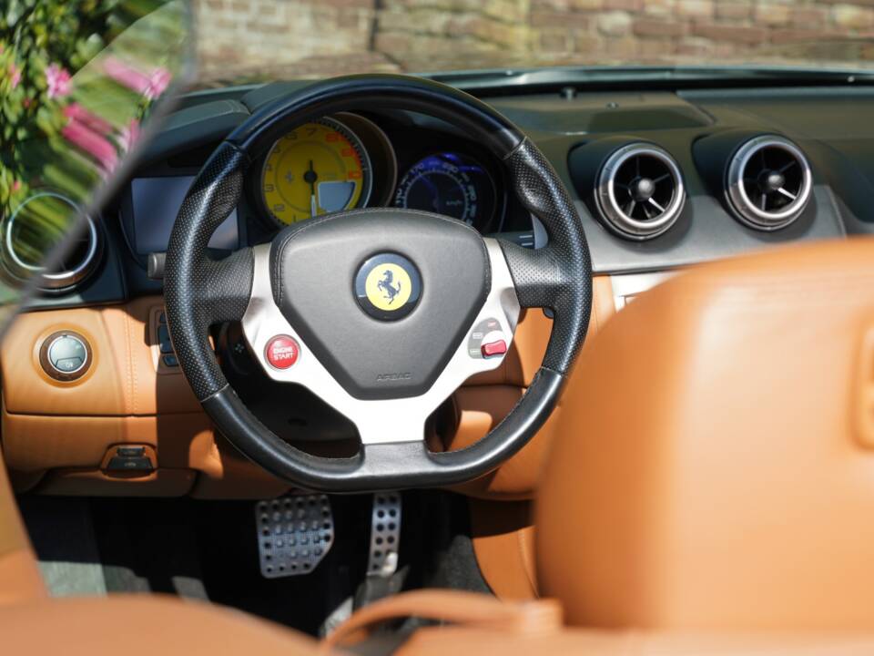 Bild 27/50 von Ferrari California (2010)