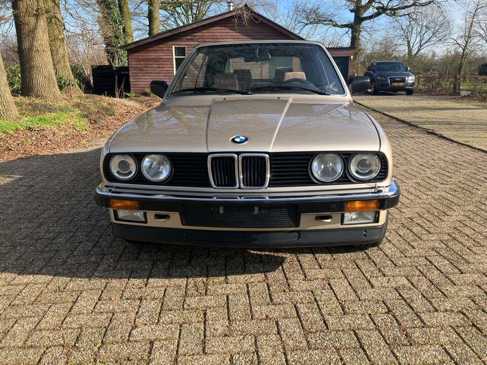 Bild 2/17 von BMW 320i (1986)