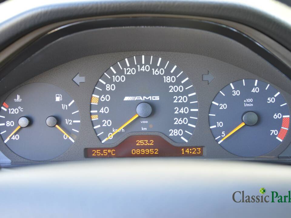 Image 33/50 de Mercedes-Benz E 50 AMG (1996)