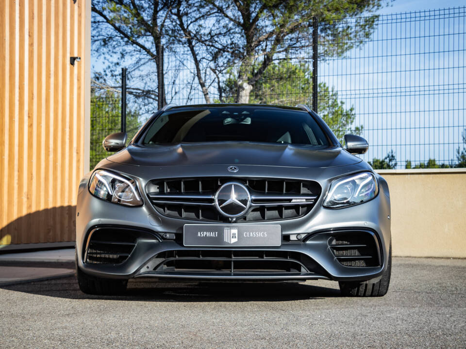 Bild 5/28 von Mercedes-Benz AMG E 63 S 4MATIC+ T (2017)
