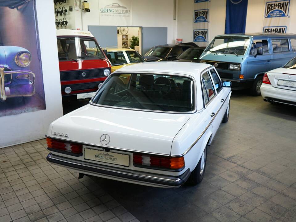 Image 22/46 de Mercedes-Benz 300 D (1984)