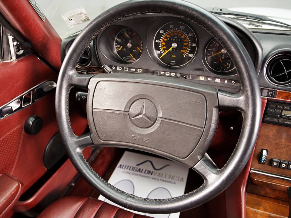 Image 35/48 of Mercedes-Benz 560 SL (1988)