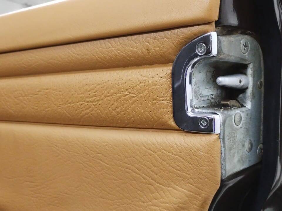 Bild 12/25 von Mercedes-Benz 200 (1969)