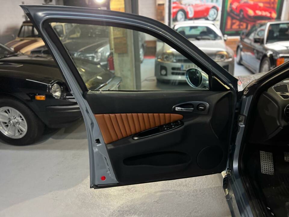 Imagen 21/62 de Alfa Romeo 156 3.2 V6 GTA (2005)