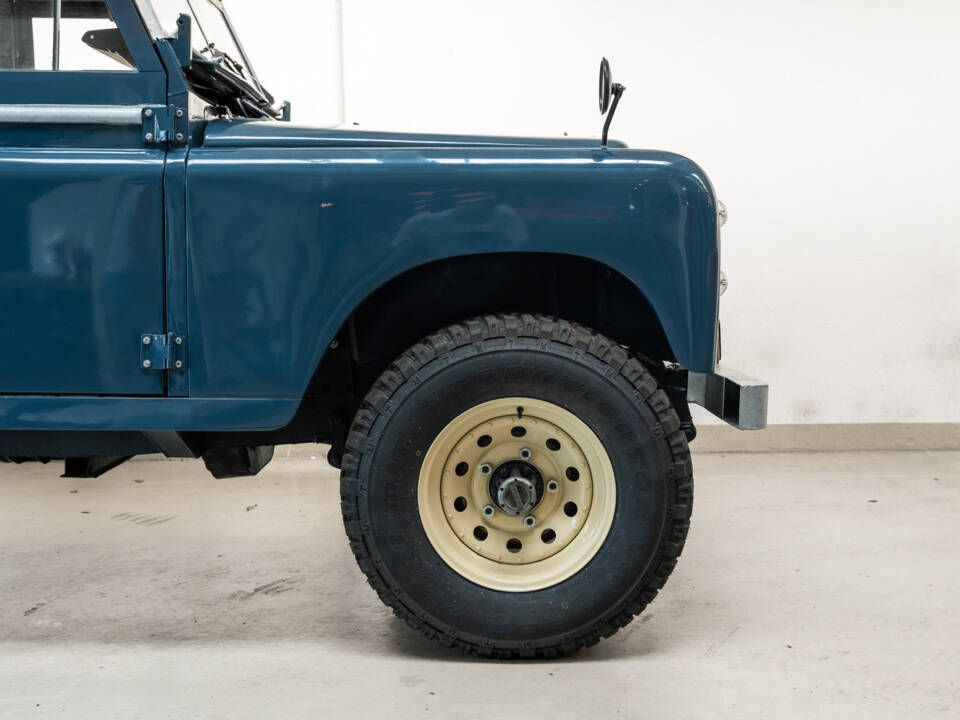 Image 24/31 of Land Rover 109 (1980)