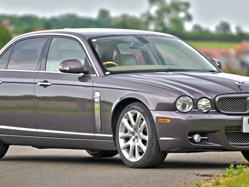 Image 6/50 de Jaguar XJ 8 4.2 (2009)