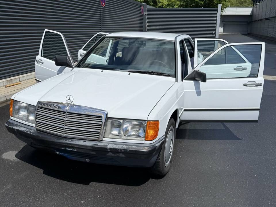 Bild 3/8 von Mercedes-Benz 190 E (1987)