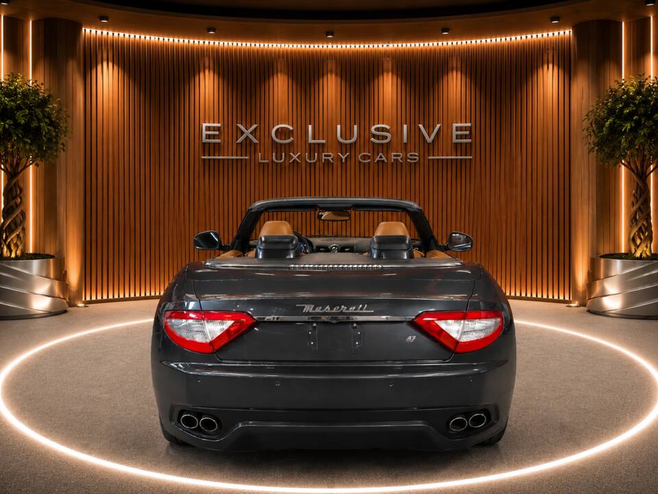 Bild 24/59 von Maserati GranCabrio 4.7 (2010)