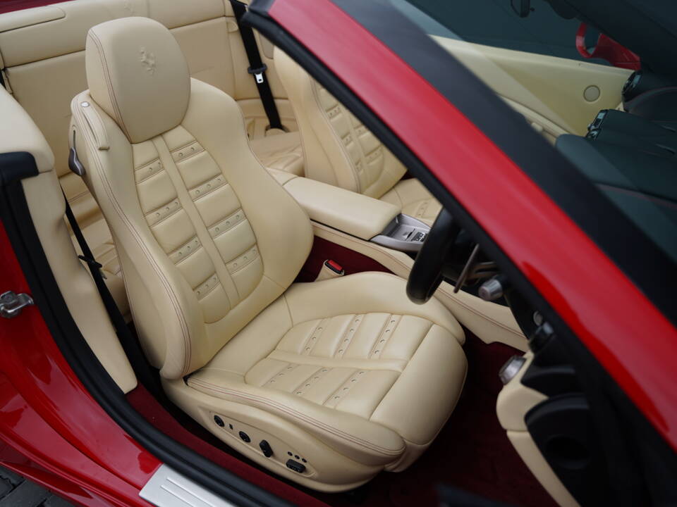 Image 13/50 of Ferrari California (2010)