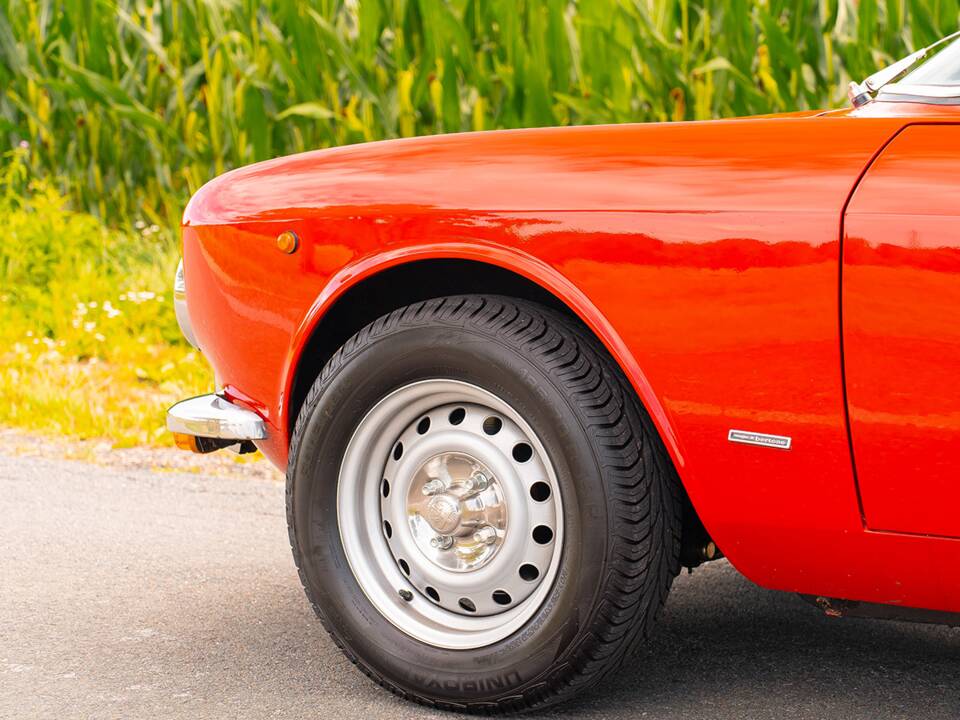 Image 21/53 of Alfa Romeo 2000 GT Veloce (1975)