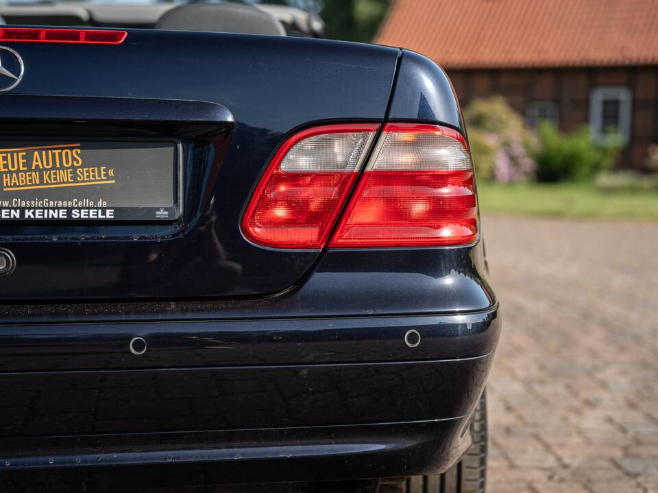 Bild 22/61 von Mercedes-Benz CLK 320 (2002)
