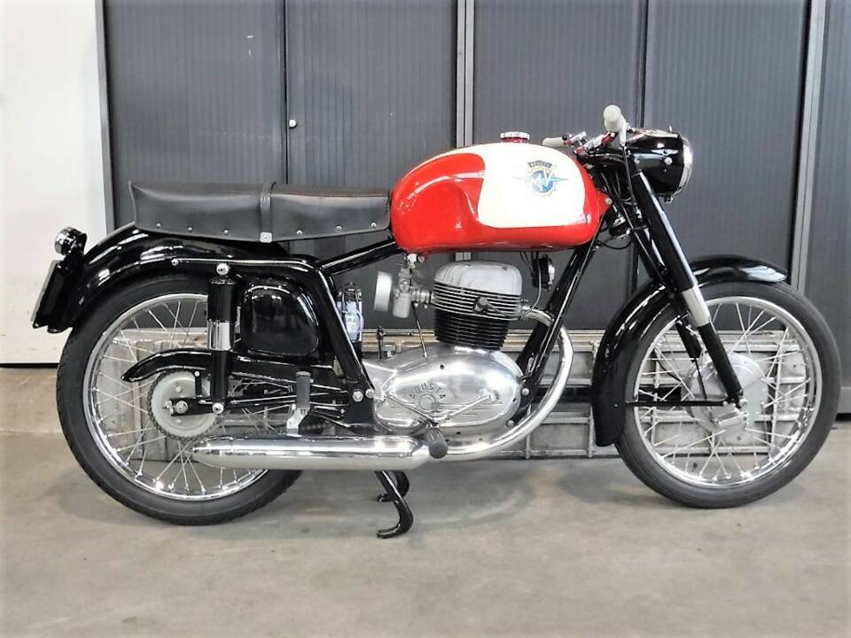 Imagen 2/22 de MV Agusta DUMMY (1960)