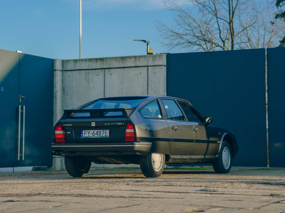 Image 8/74 of Citroën CX 25 GTI Turbo 2 (1988)