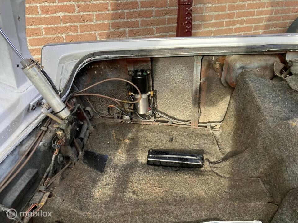 Bild 45/50 von Lincoln Continental Convertible (1966)