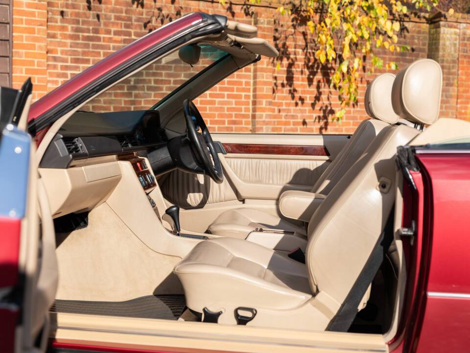 Bild 19/33 von Mercedes-Benz E 220 (1994)