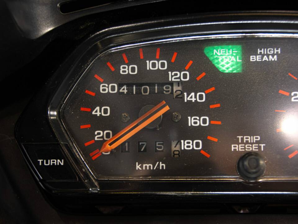 Image 33/38 de Honda NX 650 Dominator (1988)