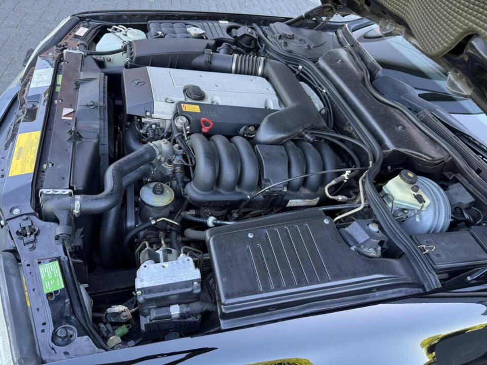 Image 32/46 of Mercedes-Benz SL 320 (1995)