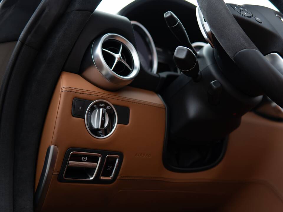 Image 41/45 of Mercedes-Benz SLS AMG Roadster (2012)
