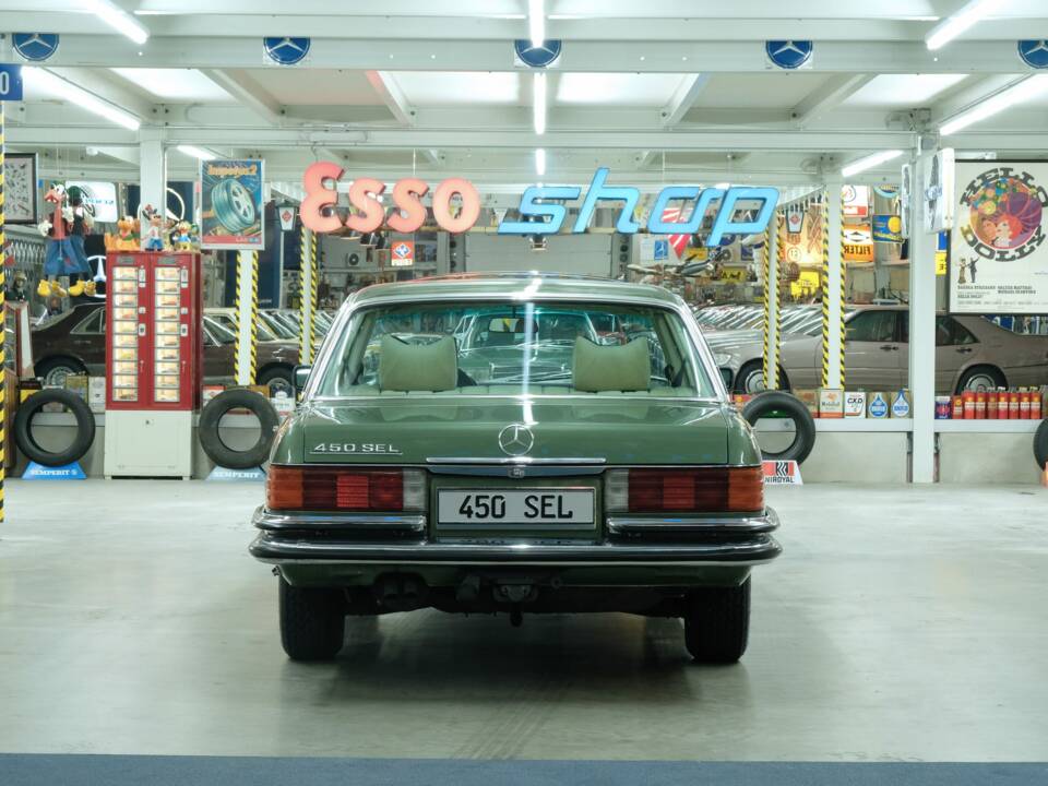 Image 10/50 de Mercedes-Benz 450 SEL 6,9 (1975)