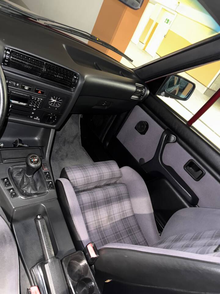 Bild 6/8 von BMW 320i (1990)