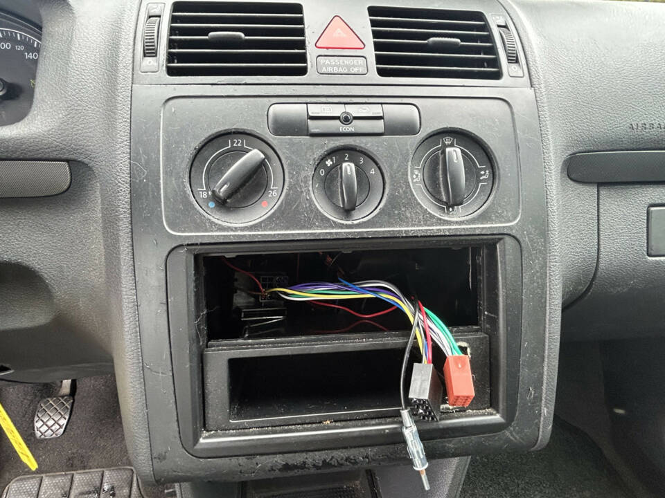 Image 20/25 of Volkswagen Touran 1.4 TSI (2004)