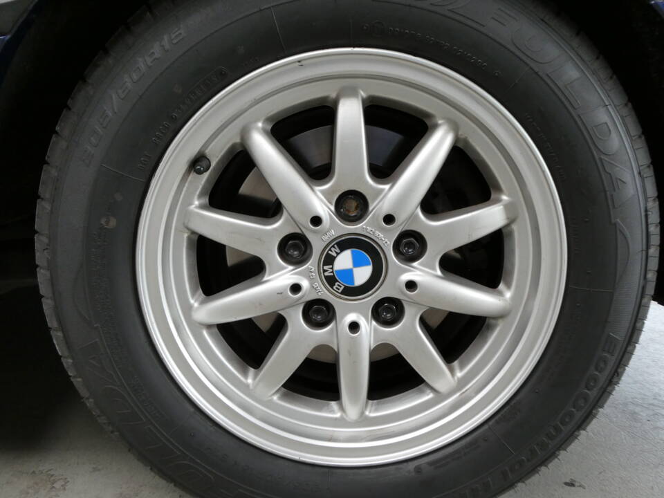 Image 30/36 of BMW 318i (1997)