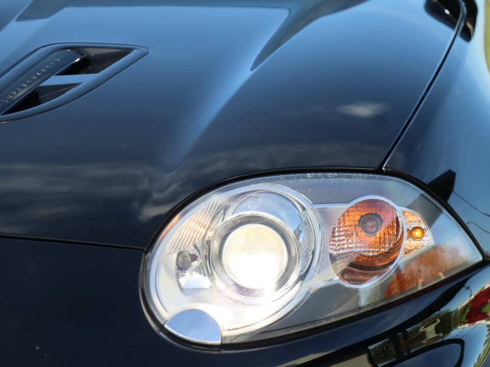 Image 20/50 of Jaguar XKR (2010)